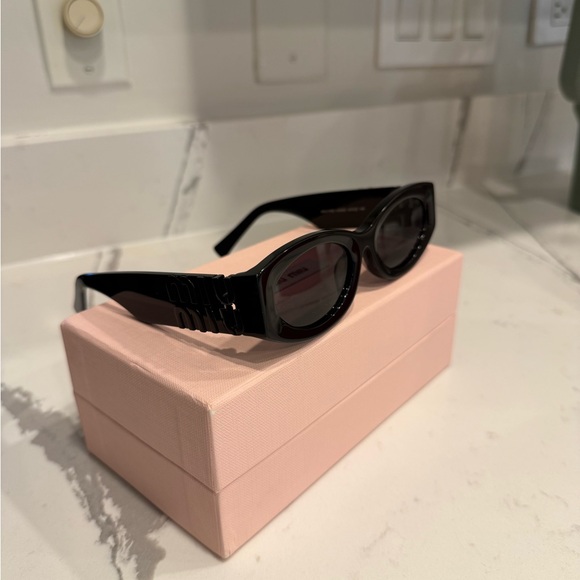 Miu miu SMU11WS all black oval sunglasses - Picture 1 of 5